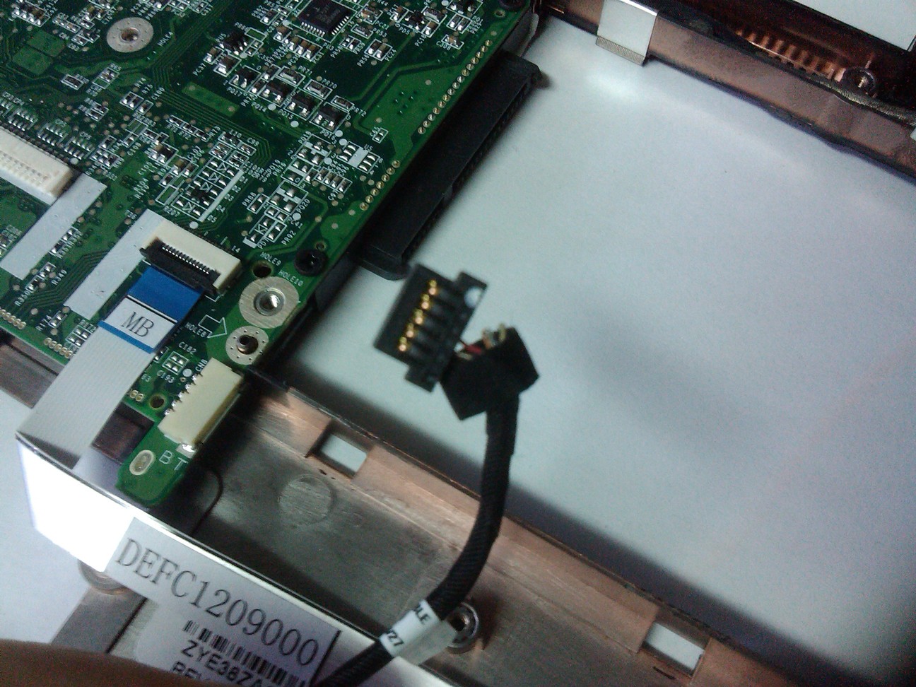 Netbook javítás: elszakadt bluetooth
vezeték