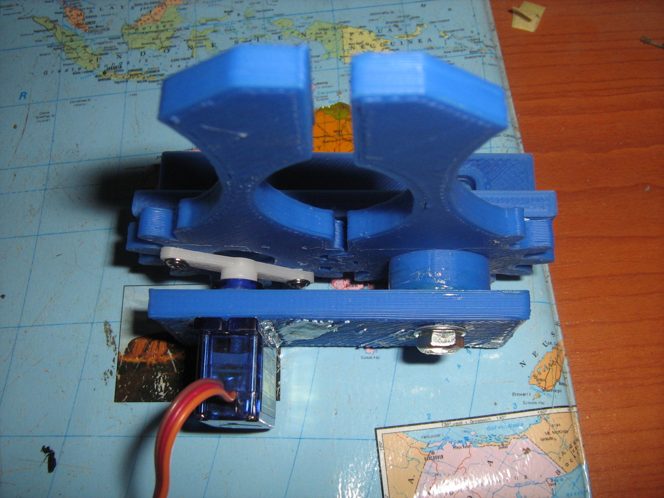 Robotkéz felülről (3D nyomtatással
készült)