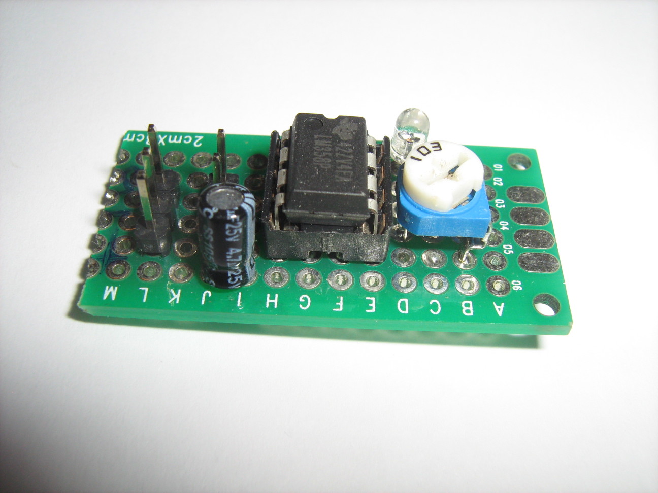 Piezo érzékelőhöz
elektronika